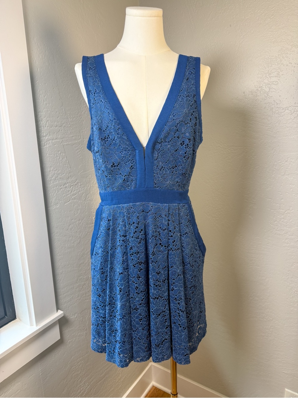 Free People Royal Blue Lace Mini Dress Open Back Deep V Neck Sleeveless Size M